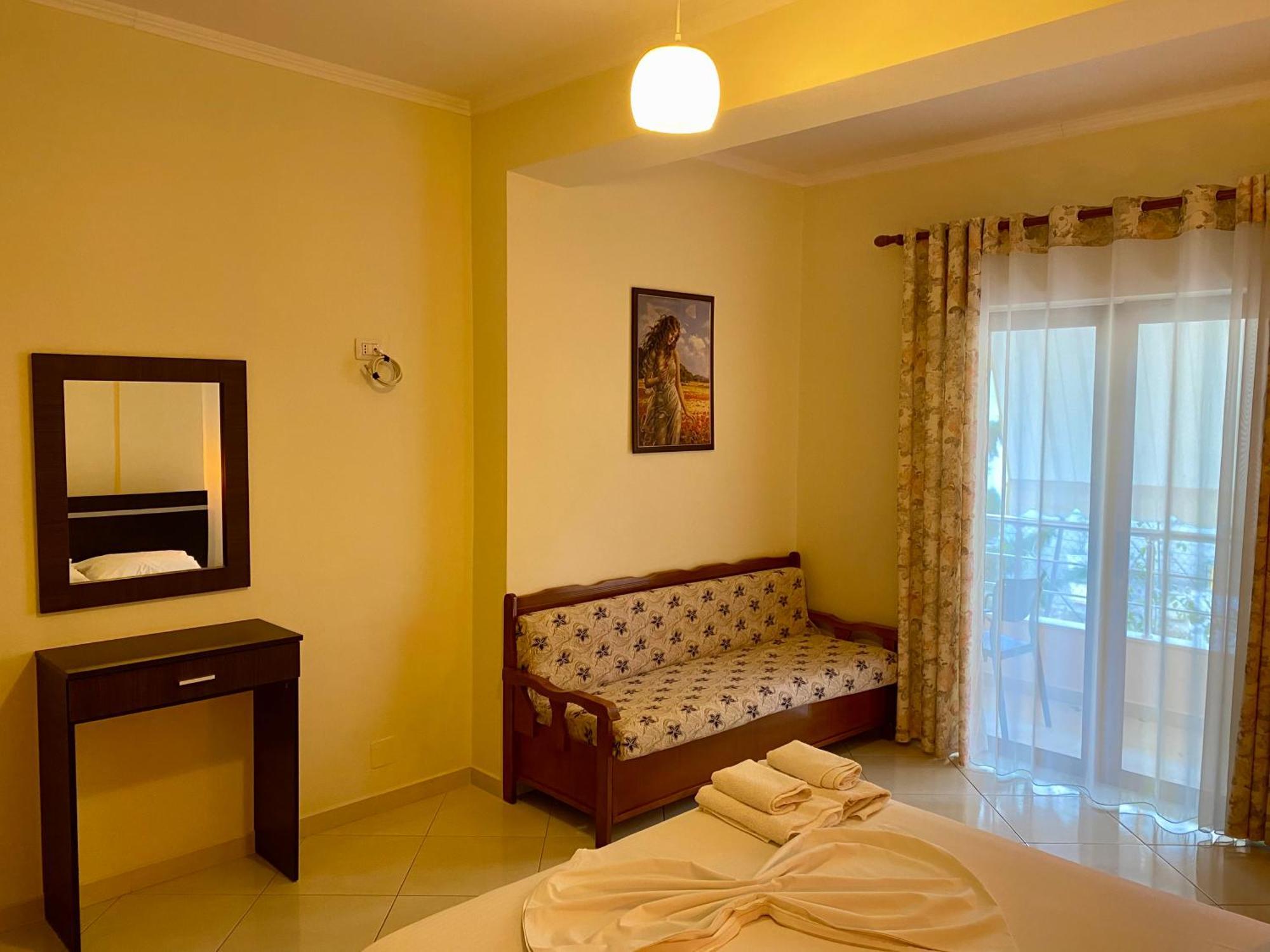 Hotel Metali Саранде Екстериор снимка