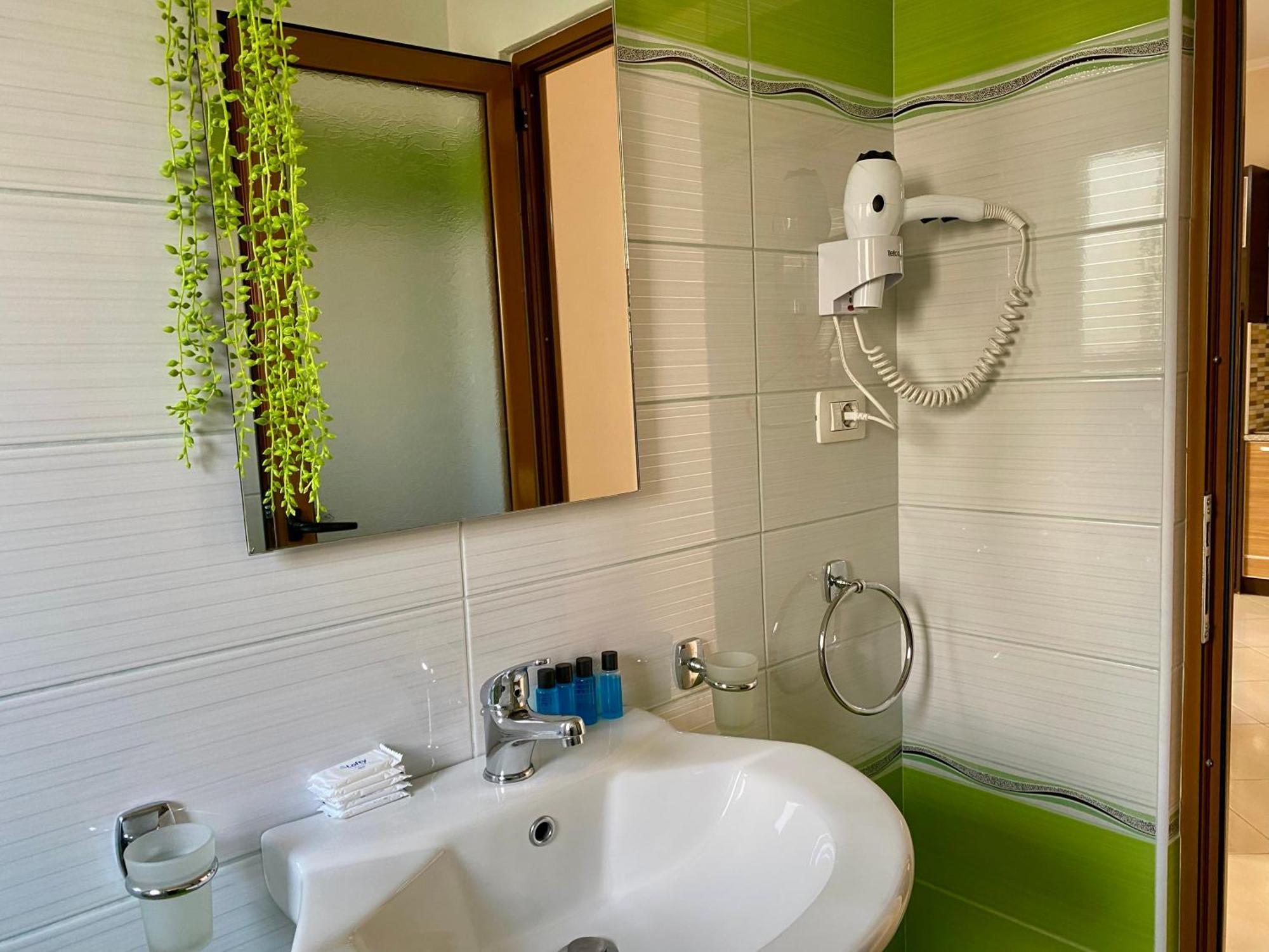 Hotel Metali Саранде Екстериор снимка